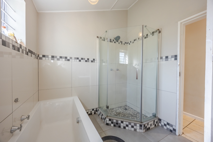 3 Bedroom Property for Sale in Lakeside Western Cape